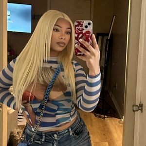 Meet your Posher, Tenia